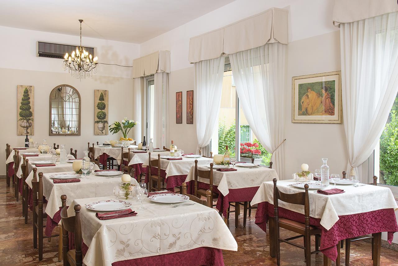 Hotel Olimpia Bellaria-Igea Marina Bagian luar foto